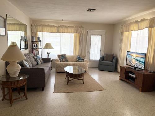 Bonita Springs Casa | Sun, Sand & Savings - Bonita Cozy Cottage Escape