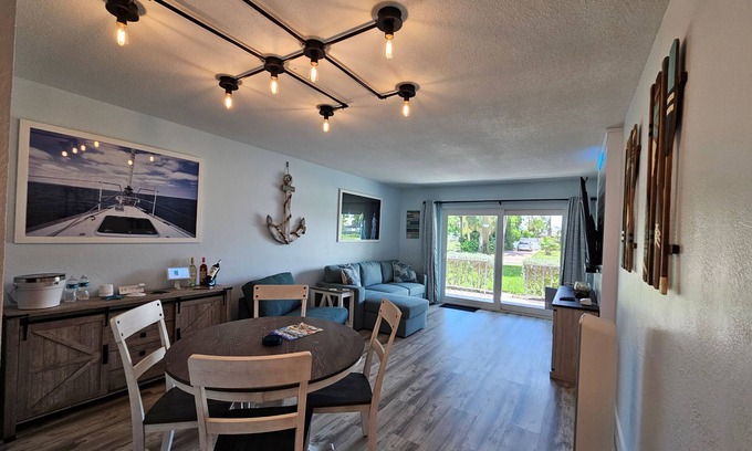 St. Petersburg Condominio | Snowbird Season is coming. Sun, Sand & Sunsets–all just minutes from your door.