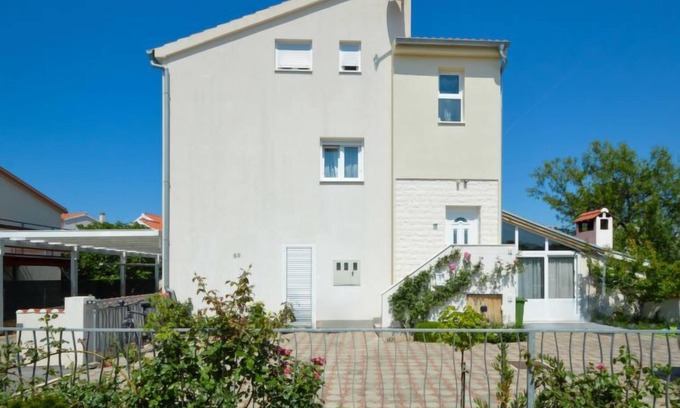 Brodarica Apartamento | Sun seeker by Interhome