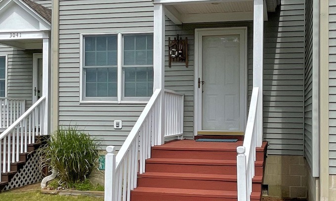 Chincoteague Casa | Sun Singer - 2BR townhome, Waterview shared pier,deck -Pet friendly NO LINENS