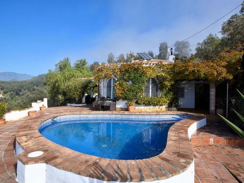 Sayalonga Villa | Sun-Soaked Villa with Blue Waters