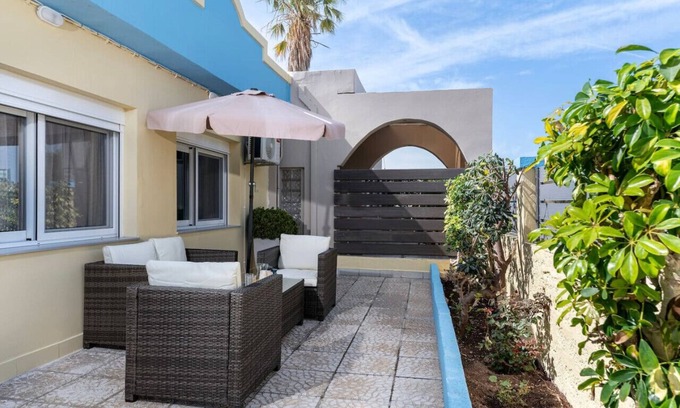 Lambi Casa | Sun & Waves Beachfront Suite
