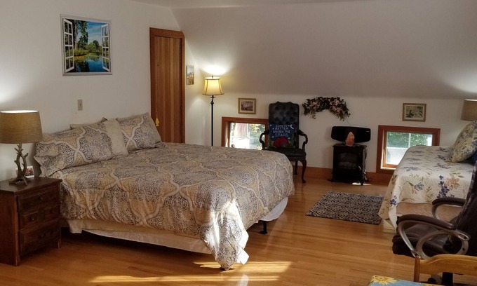 Newbury Casa | Retiro del bosque encantado cerca del monte. Sunapee: ¡Esquía, camina, disfruta de nuestro spa!