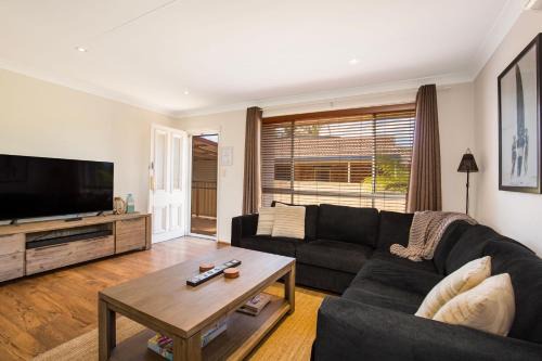 Culburra Beach Casa | Sunbaker Pet Friendly Awards Finalist 4 Mins Walk to Culburra Beach