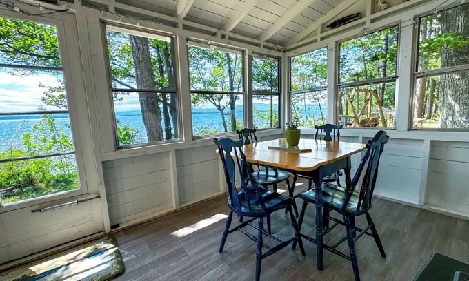 Big Bay Casa | Sunbeam Cottage - charming 2-bed lakefront house minutes from Big Bay