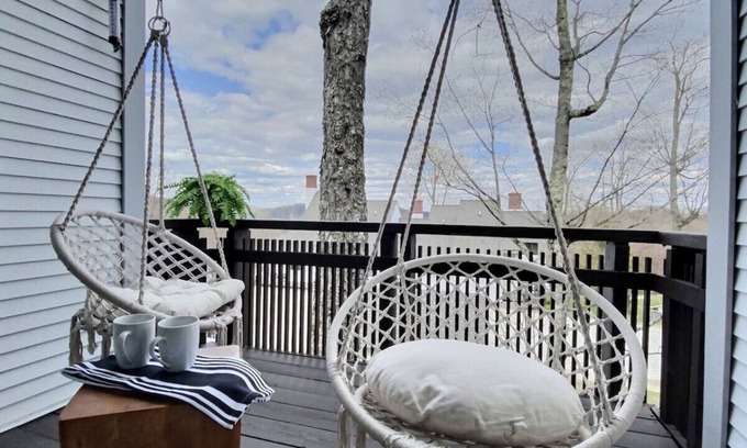 Central Vermont- Killington Apartamento | SunBear- AC, Pool, Game Room, Fireplace, Hiking!