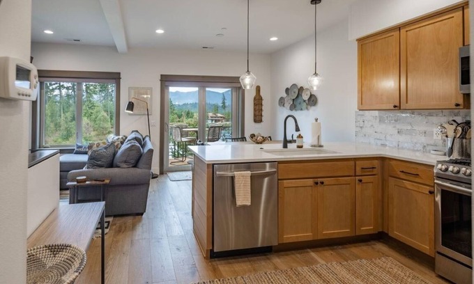 Cle Elum Chalet De Esquí | Suncadia 2 Bdrm Village Chalet Water Mountain View
