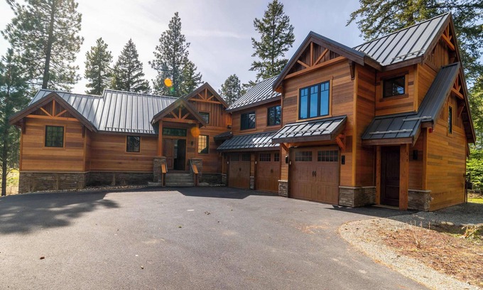 Roslyn Casa | 4-bdrm en-suite on the 13th fairway! Ev charger, Sauna, Steamshower & hot-tub