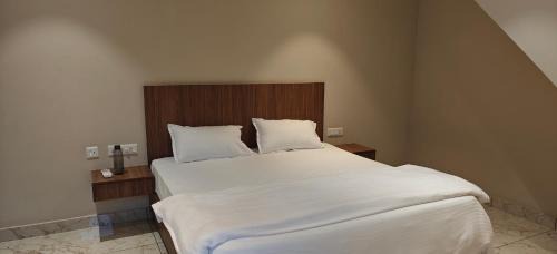 Chennai Cama Y Desayuno | Sundex Multi Hall