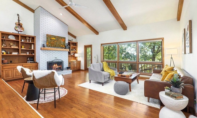 Fayetteville Casa | Sundown Hollow - Central Fayetteville - Sleeps 10