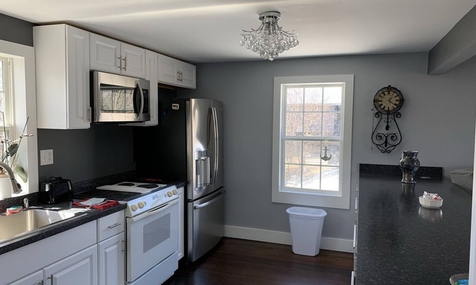 Grosse Ile Casa | Sundown Waterfront Carriage House
