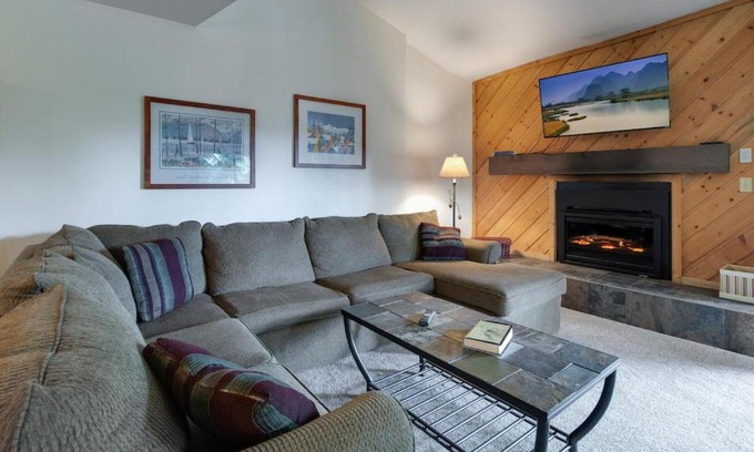 Four O'Clock Casa | Sundowner II Condo - Ski-In - Walk To Town
