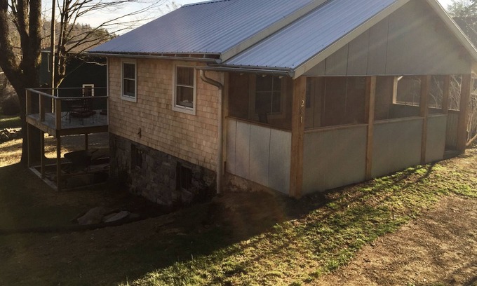 Blowing Rock Cabaña | Sunflower Cottage 1 Bedroom Cottage by Redawning