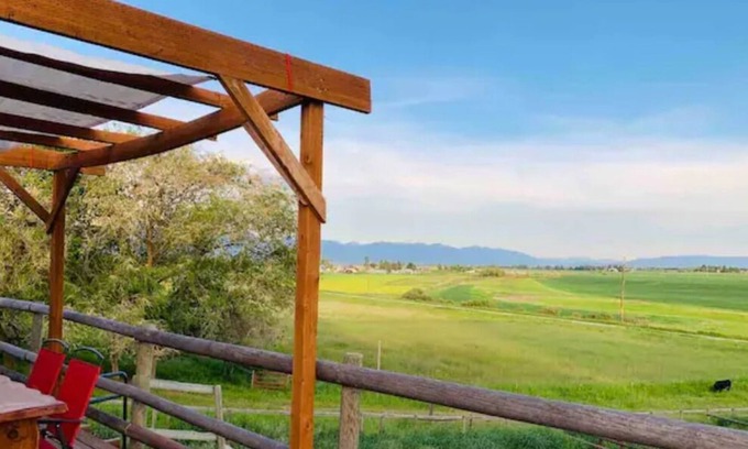 Kalispell Cabaña | Sunflower Cottage - 40 mins to Glacier Park