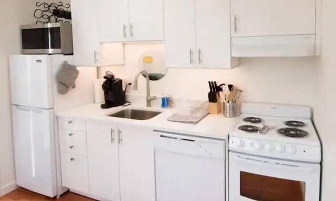 Port Angeles Cabaña | Sunflower Cottage in Charming Cherry Hill Neighborhood- 5 Minutes from Downtown