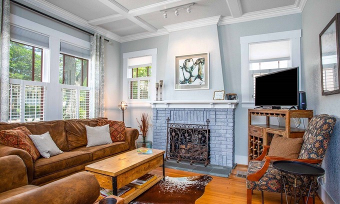 Fredericksburg Casa | Sunflower Haus | Great Location | Fire Pit