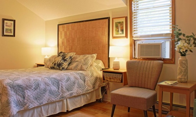 Charlevoix Cama Y Desayuno | Sunflower Inn Bed & Breakfast - Habitación Plumeria