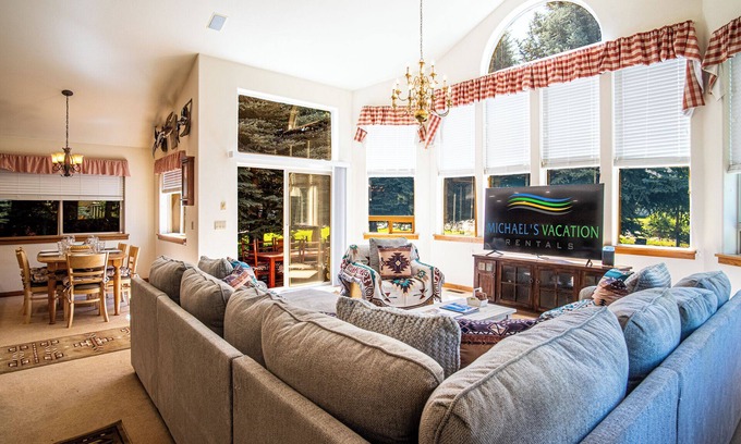 Twin Creeks Casa | Sunflower Lane - 4BD Sun Valley Retreat + Resort Amenities