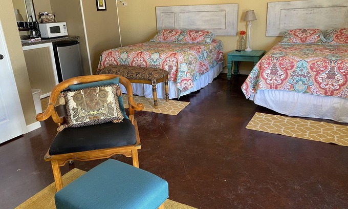 San Saba Casa | Sunflower Suite @ Wildflower Lodge