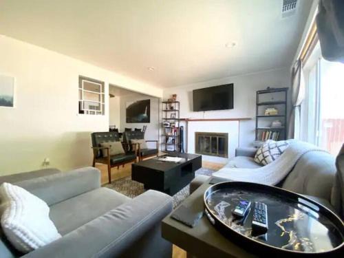 Southeastern Sacramento Apartamento | SunHouse 1410sqft BBQ 3xTVs Pets W/D Backyard