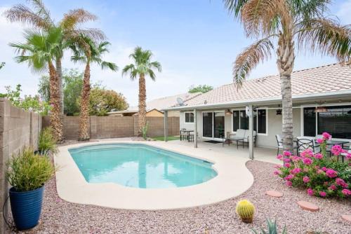 Deer Valley Casa | Sunkissed Private Pool 3BR Oasis w Outdoor Lounge