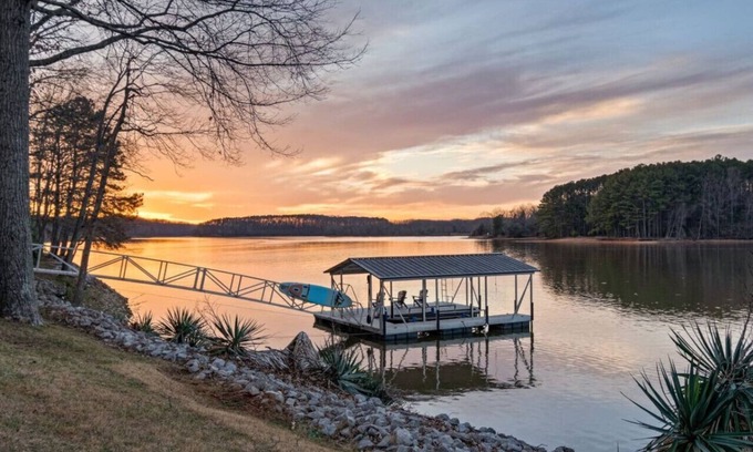 Winchester Casa | Sunkissed Shores-Rare Flat Lot w/Beautiful Views, Dock, Hot Tub