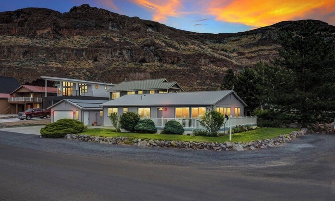 Sunland Estates Casa | Sunland Estates Oasis in Quincy - by the Gorge!
