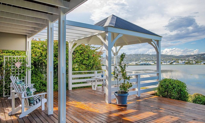 Knysna Central Casa | Sunlit 3-bedroom house in a secure marina estate in Knysna