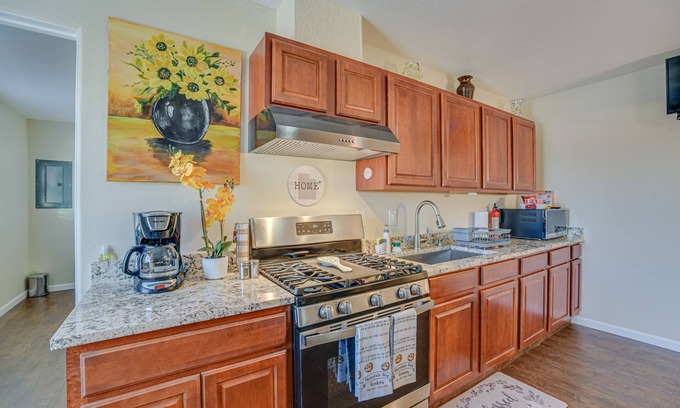 Albuquerque Casa | Sunlit Albuquerque Retreat: 3 Mi to Old Town!
