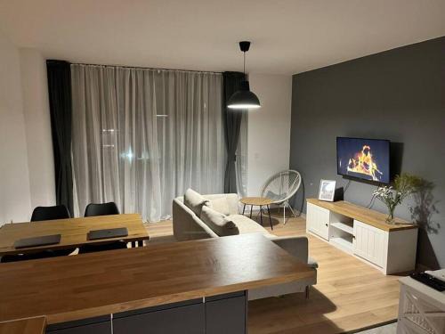 Varna Apartamento | Sunlit Elegance Escape Apartment