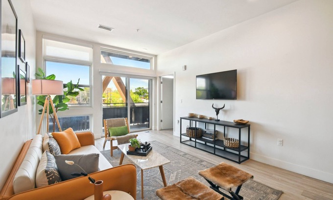 Jefferson Park Condominio | Sunlit Escape | Espadin LoHi