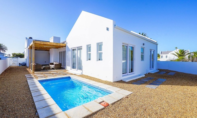 Stompneusbaai Casa | Sunlit Oasis Ocean and Golf Retreat