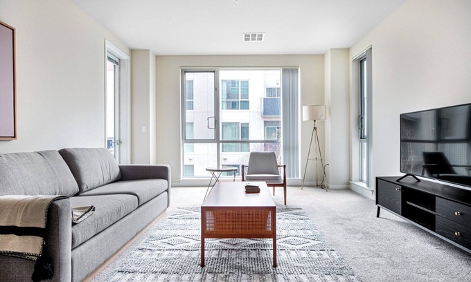 Santa Clara Apartamento | Sunlit Santa Clara 2BR w/ Parking, Gym, walk to Groceries, by Blueground