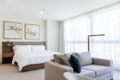 Costa del Este Apartamento | Sunlit Serviced Studio with Ocean Views in Panama City