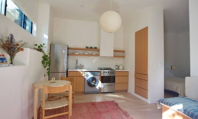 Sunset Junction Apartamento | Sunlit Silver Lake Studio for the Holidays