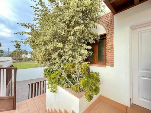 Motril Villa | Sunlit Villa near Golf