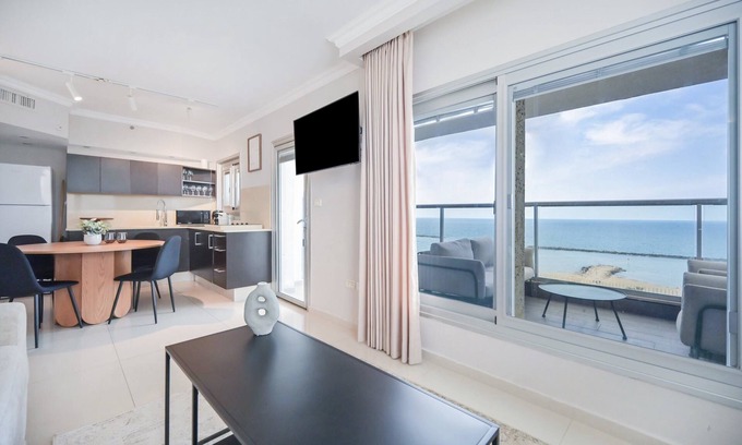 Tel Aviv Apartamento | Sunny 1BR at Orchid Hotel by HolyGuest