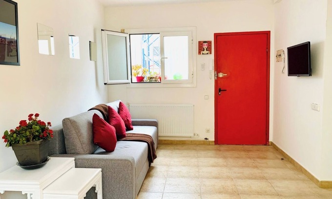 Gracia Apartamento | Sunny 2 BD Penthouse in Gracia. Virreina Square