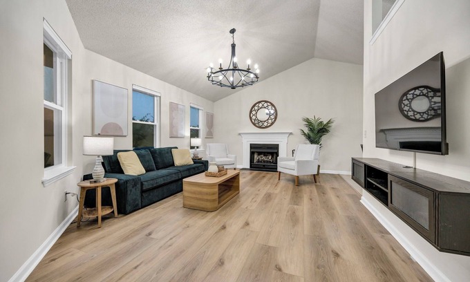 State Park Casa | Sunny 3BR+ Flex Room Retreat and Private Backyard