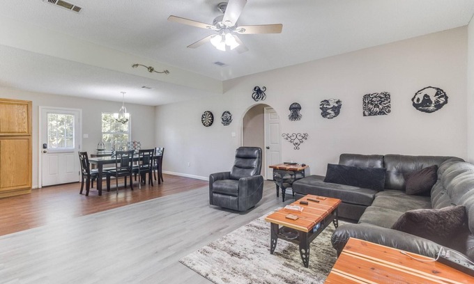 Ocean Springs Casa | Sunny 4-Bed Retreat Near Ocean Springs Beach