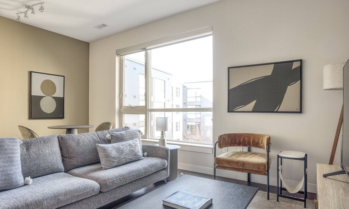 Allston Apartamento | Sunny Allston 1BR w/ Gym & W/D, nr Griggs T, by Blueground