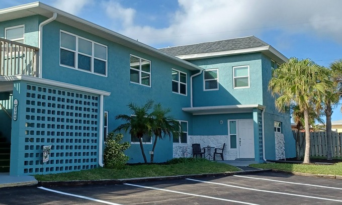 Port Canaveral Apartamento | Soleado y 80 ........... a sólo unos pasos de la playa
