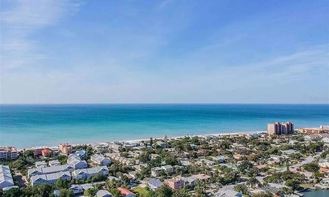 Indian Rocks Beach Condominio | Sunny and Spacious Condo By The Beach