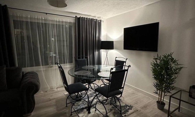 Cheltenham Apartamento | Sunny Apartment in Cheltenham by Golden Valley
