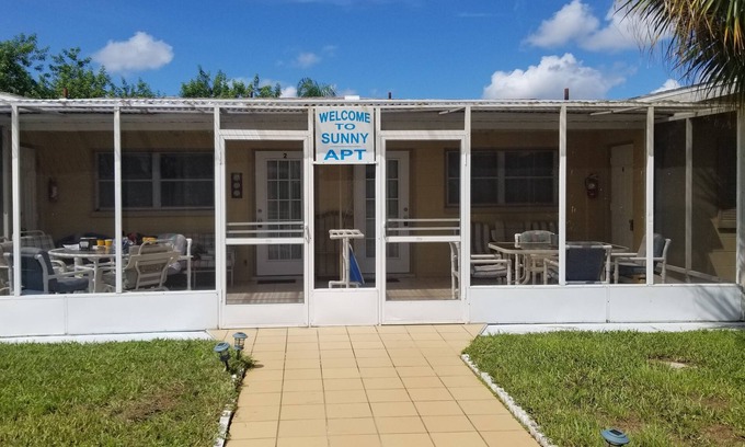 Warm Mineral Springs Apartamento | Sunny Apartments a block from Warm Mineral Springs