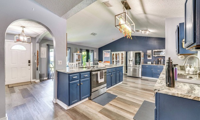 Apopka Casa | Sunny Apopka Home w/ Pool - 5 Mi to Wekiwa Springs