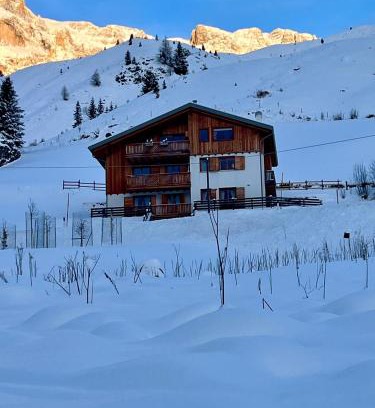 Livinallongo del Col di Lana Apartamento | Sunny Arabba Apartment