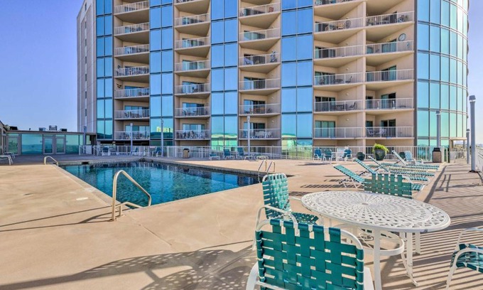 Biloxi Apartamento | Sunny Beachfront Biloxi Condo with Resort Amenities!