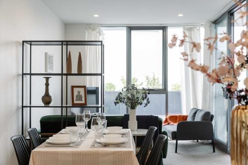 Dickson Apartamento | Sunny Blossom Escapes with Free Parking and Pool