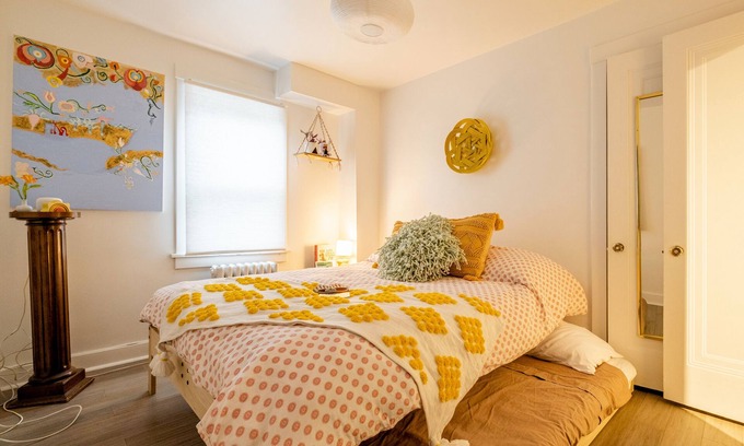 Squirrel Hill Casa | Sunny Bunny House Eco-Luxe Vacation Retreat.
